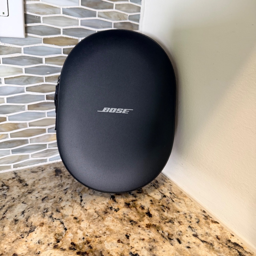 Bose Noise Cancelling Headphones 700 Hard Shell Carrying Case Only Black Zip
